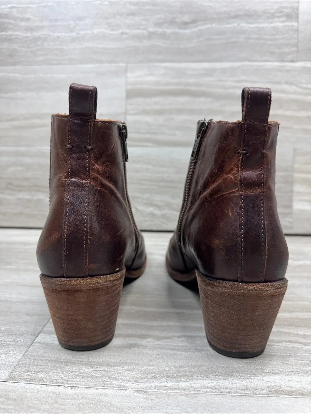 Frye Alton Chelsea Stacked Heel Brown Leather Ankle Booties Womens Size 9
